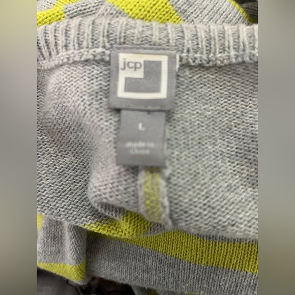 Chic V-Neck Striped Sweater - Gray and Yellow - Picture 8 of 8